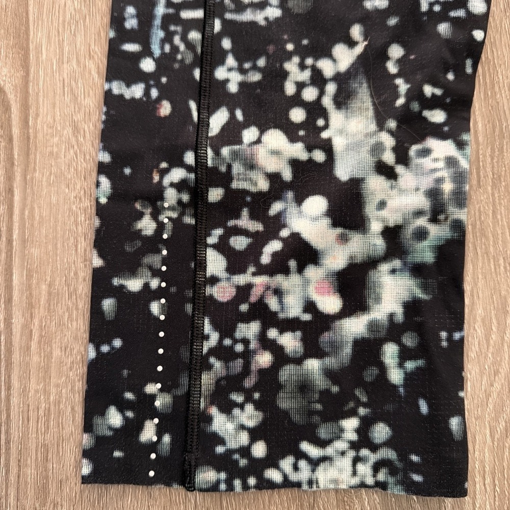 Lululemon Women's Size 10 Printed Fast Free Capri Activewear Leggings - Picture 4 of 10